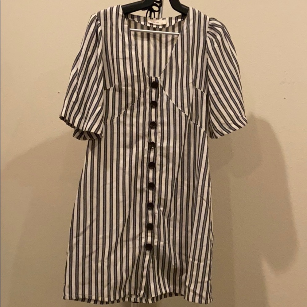 Cute summer dress with sleeves